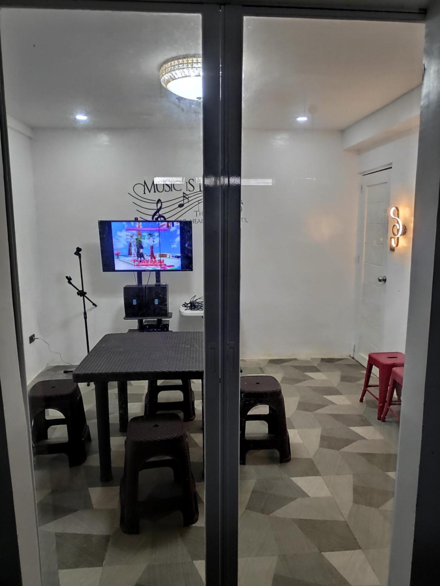 Tagaytay Staycation By Naya And Darla W Free Swimming Pool, Wifi & Netflix Tagaytay City Zewnętrze zdjęcie