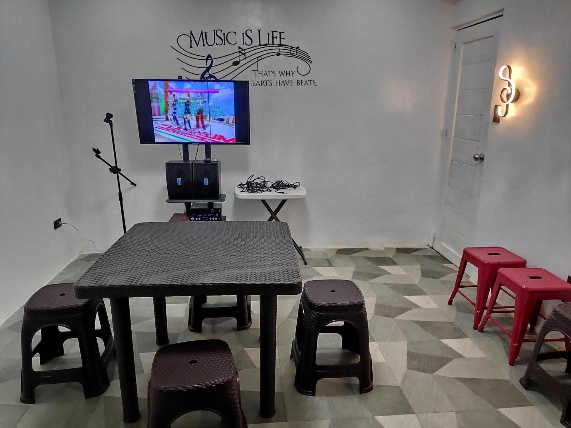 Tagaytay Staycation By Naya And Darla W Free Swimming Pool, Wifi & Netflix Tagaytay City Zewnętrze zdjęcie